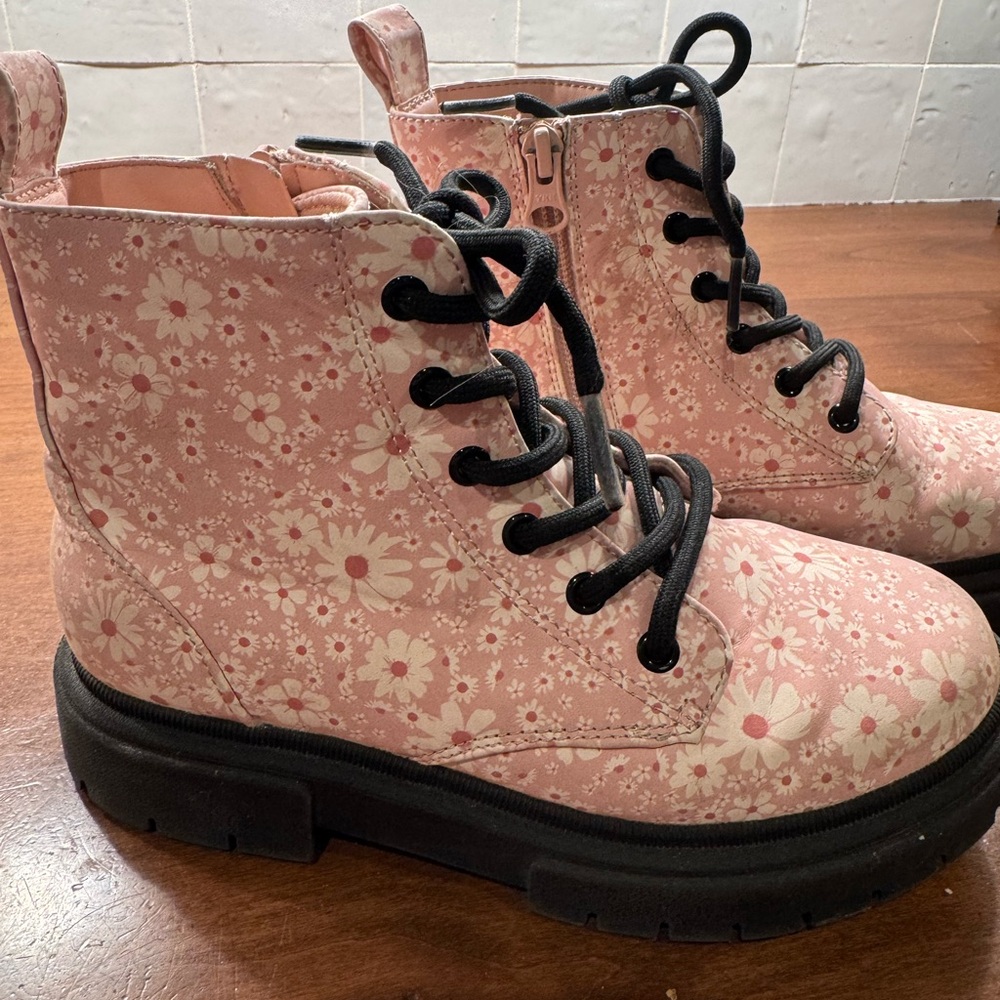 Size 2 Art Class flower boots